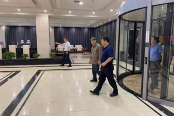 家(jiā)園有(yǒu)殇愛(ài)無疆，洪水(shuǐ)無情人(rén)有(yǒu)情